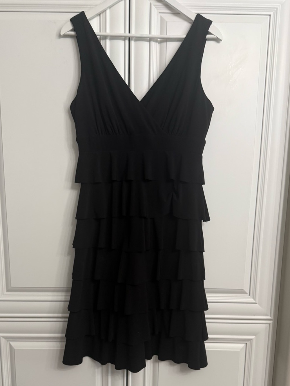 Frank Lyman Design Size 8 Black V-Neck Tiered Ruffle Midi Dress Cocktail LBD